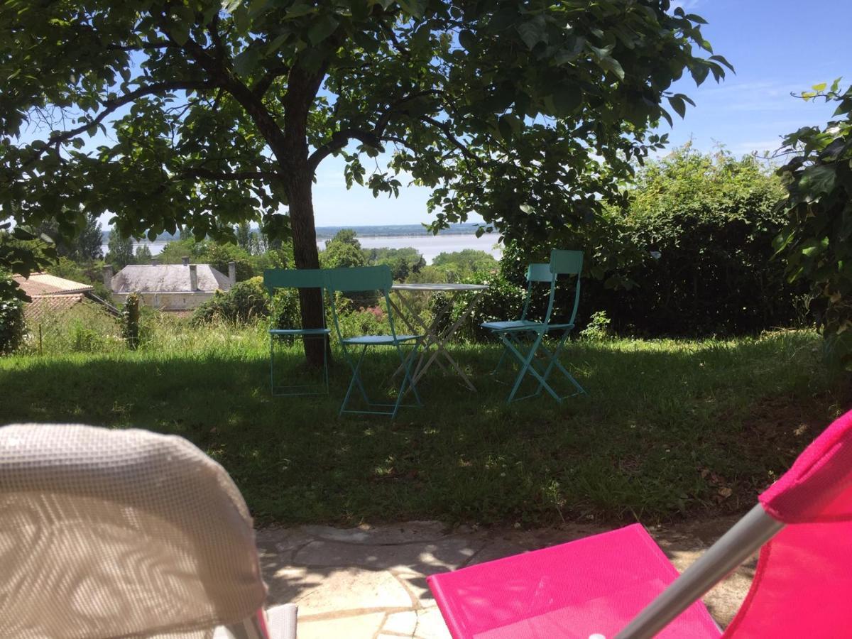 Appartement Avec Vue Panoramique Sur L'Estuaire De La Gironde Plassac  Exterior foto