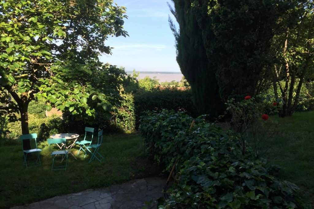 Appartement Avec Vue Panoramique Sur L'Estuaire De La Gironde Plassac  Exterior foto