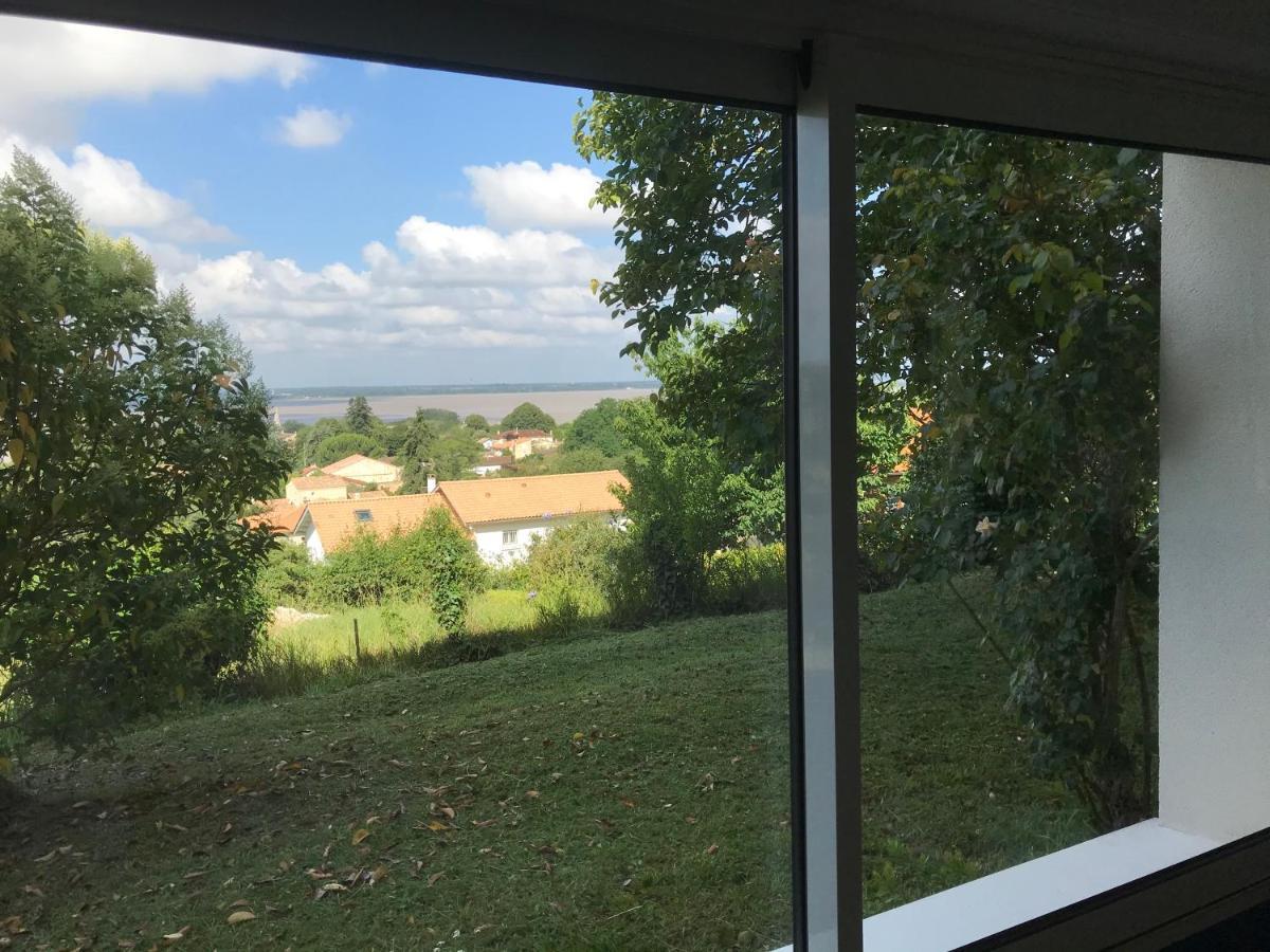 Appartement Avec Vue Panoramique Sur L'Estuaire De La Gironde Plassac  Exterior foto